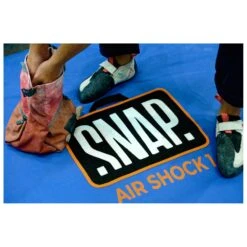 Snap - Air Shock 1 + Pump - Crash Pad 21 Snap - Air Shock 1 + Pump - Crash Pad -Bergfreunde snap air shock 1 pump crash pad detail 11