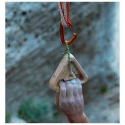 YY Vertical - Triangle - Training Board -Bergfreunde yy vertical triangle training board detail 4